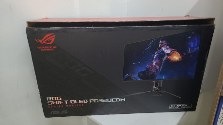 Asus ROG Swift OLED PG32UCDM 31.5'' 240Hz 0.03ms G-Sync Gaming (Oyuncu) Monitör (OUTLET)